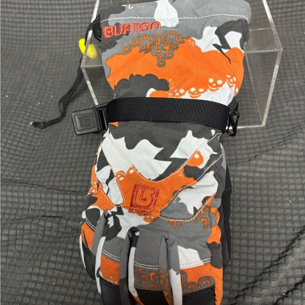 Burton Youth Boys XL gloves - 2 Right Hand Gloves